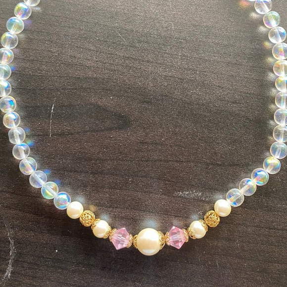 Pink White and Clear Short Beaded Necklace - Picture 1 of 2